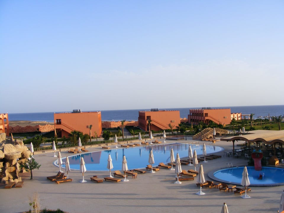 Blick auf die anderen Pools Three Corners Happy Life Beach Resort