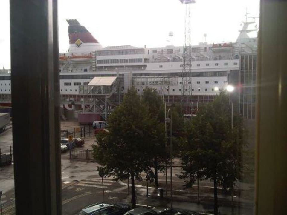Fensterausblick zu Hafen Hotel Scandic Grand Marina