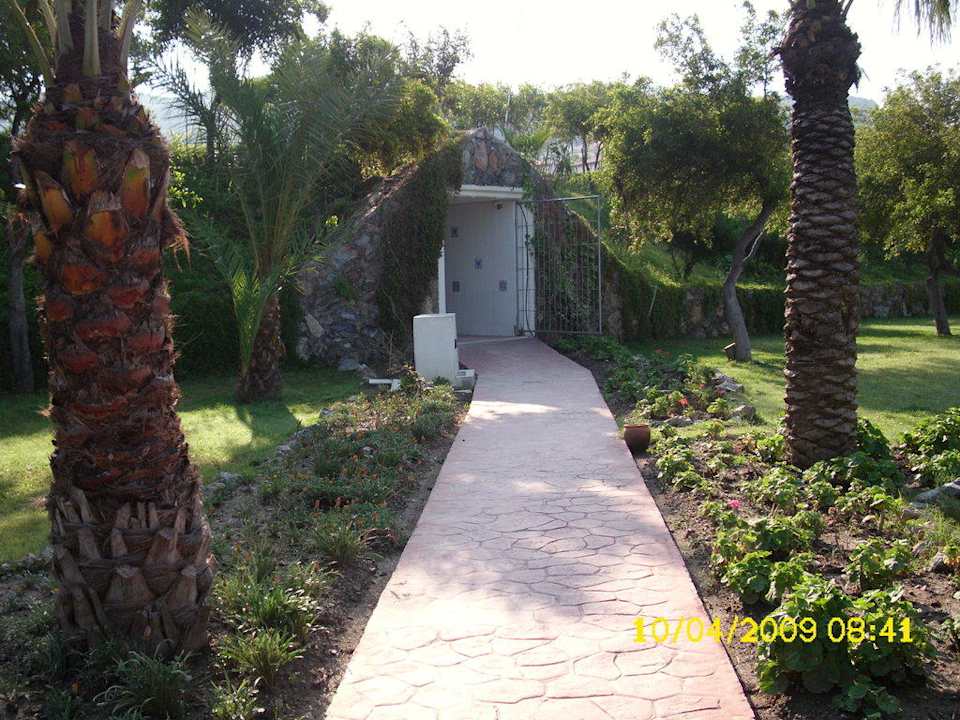 Gartenweg zur Unterführung Kırbıyık Resort Hotel - Alanya