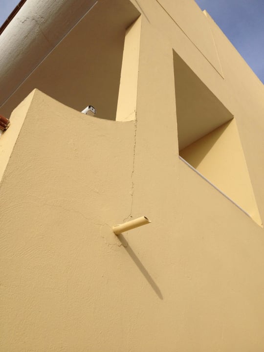 Riss in der Fassade Hotel Riu Palace Jandia