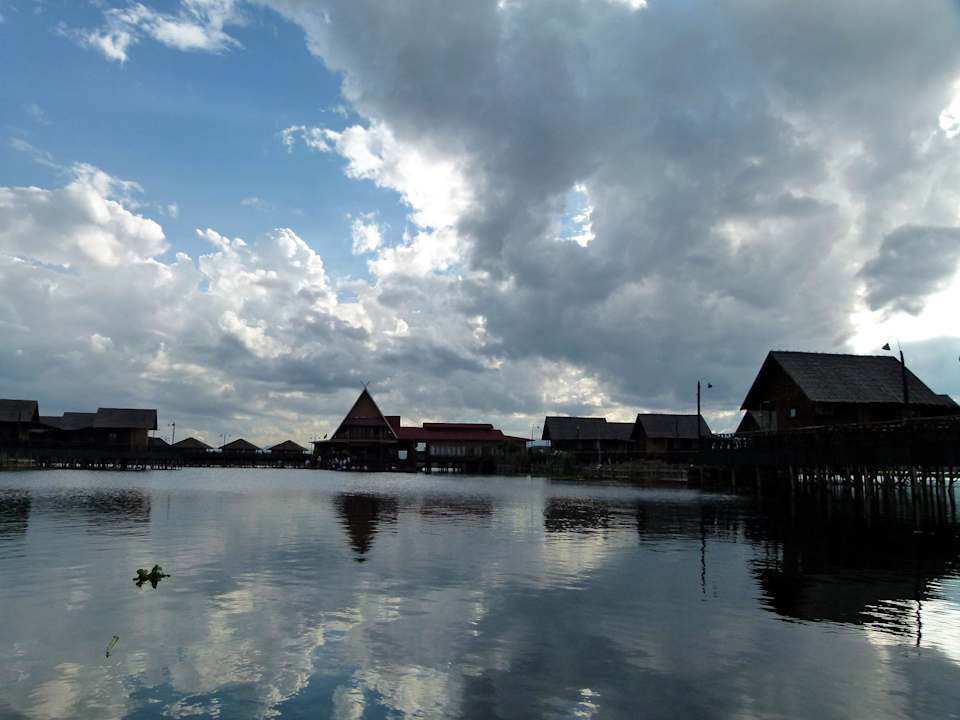 Blick auf das Haupthaus mit Reception Hotel Golden Island Cottages 1 & 2