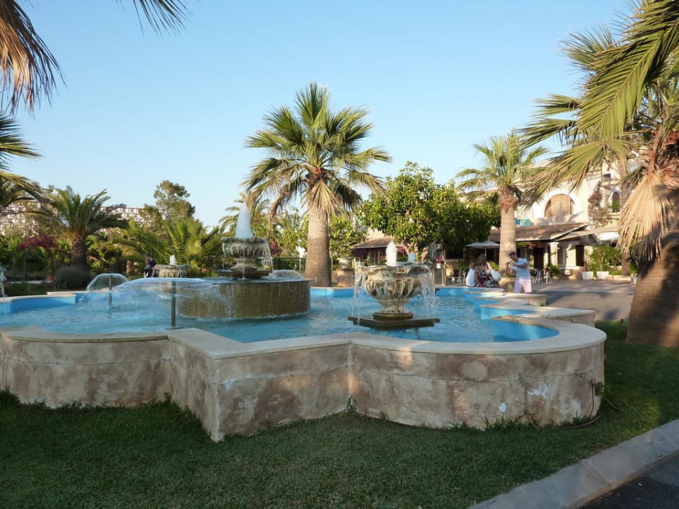 Brunnen direkt vor dem Hotel FERGUS Style Bahamas