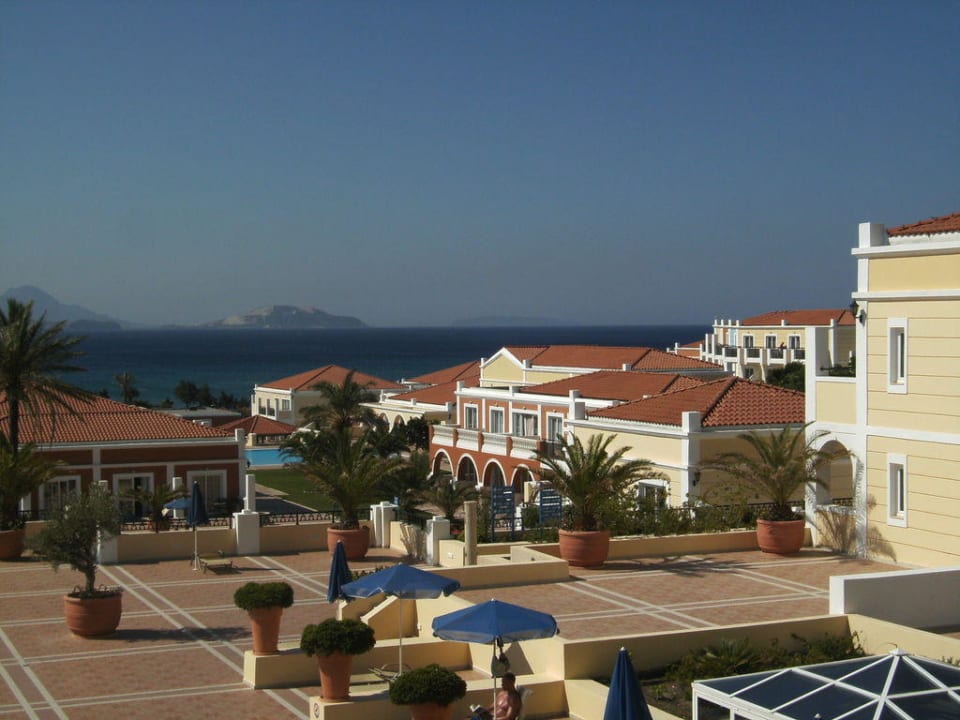 Vue de la piscine Porto Bello Royal