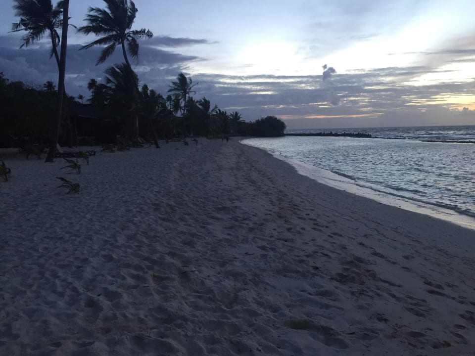 Strand Nordseite am Abend Kuredu Island Resort & Spa