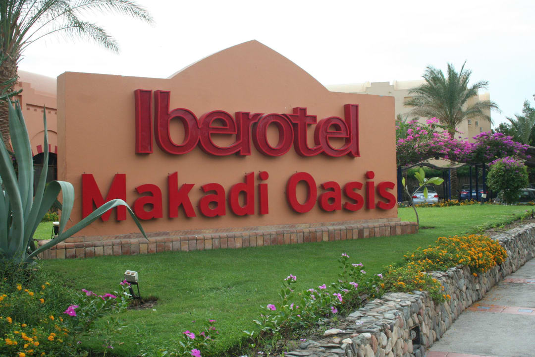 Draussen vorm Hotel  Jaz Makadi Oasis Resort