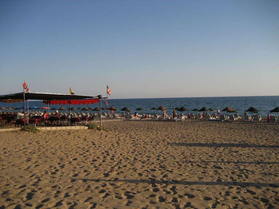 Blick auf Hotelstrand Semoris Hotel