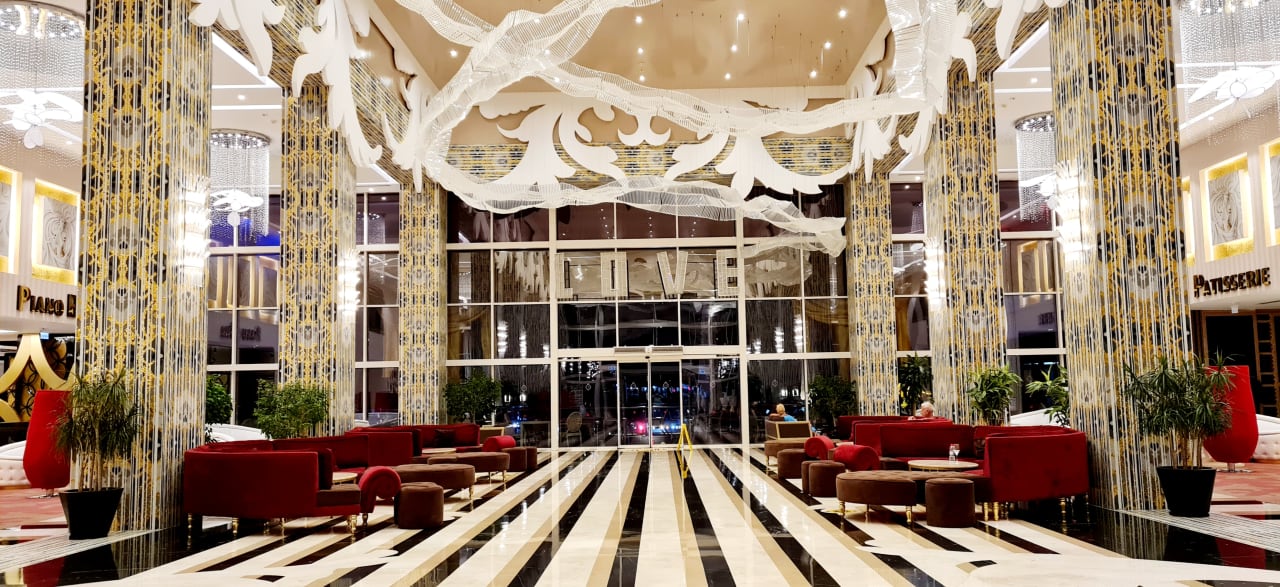 Lobby Azura Deluxe Resort & Spa Hotel