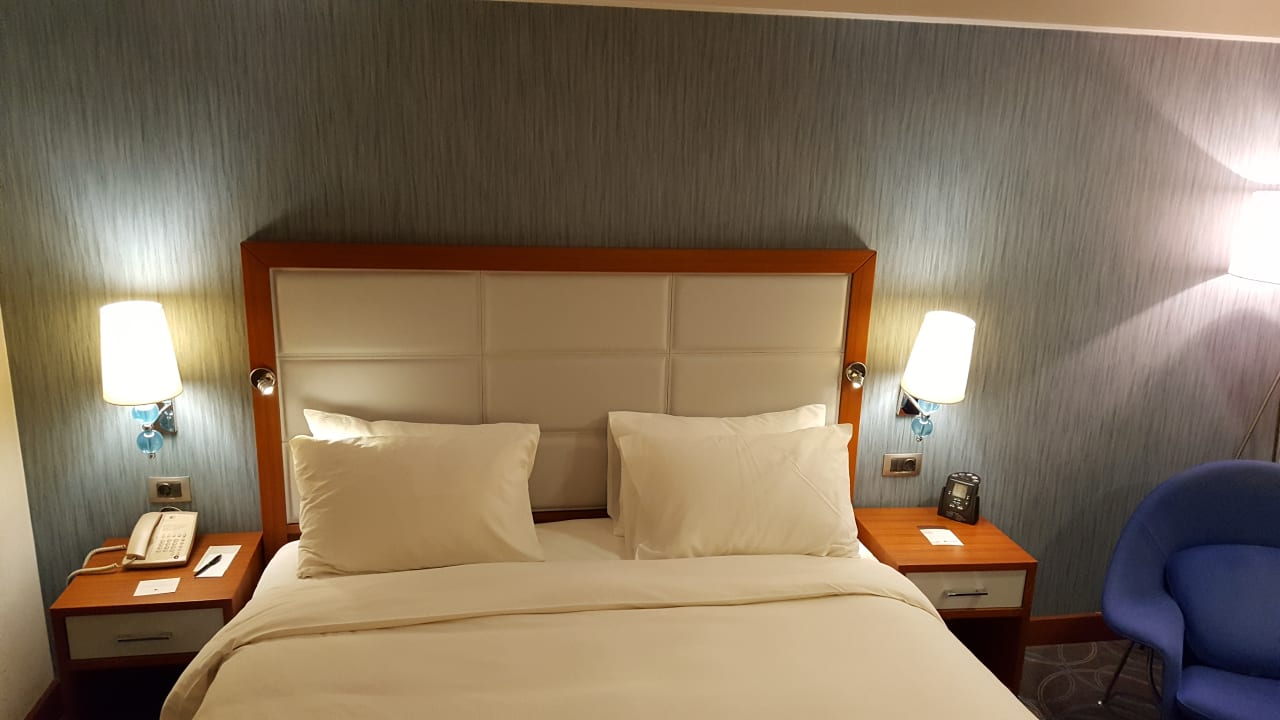 Zimmer 205...seitlicher Meerblick DoubleTree by Hilton Kusadasi