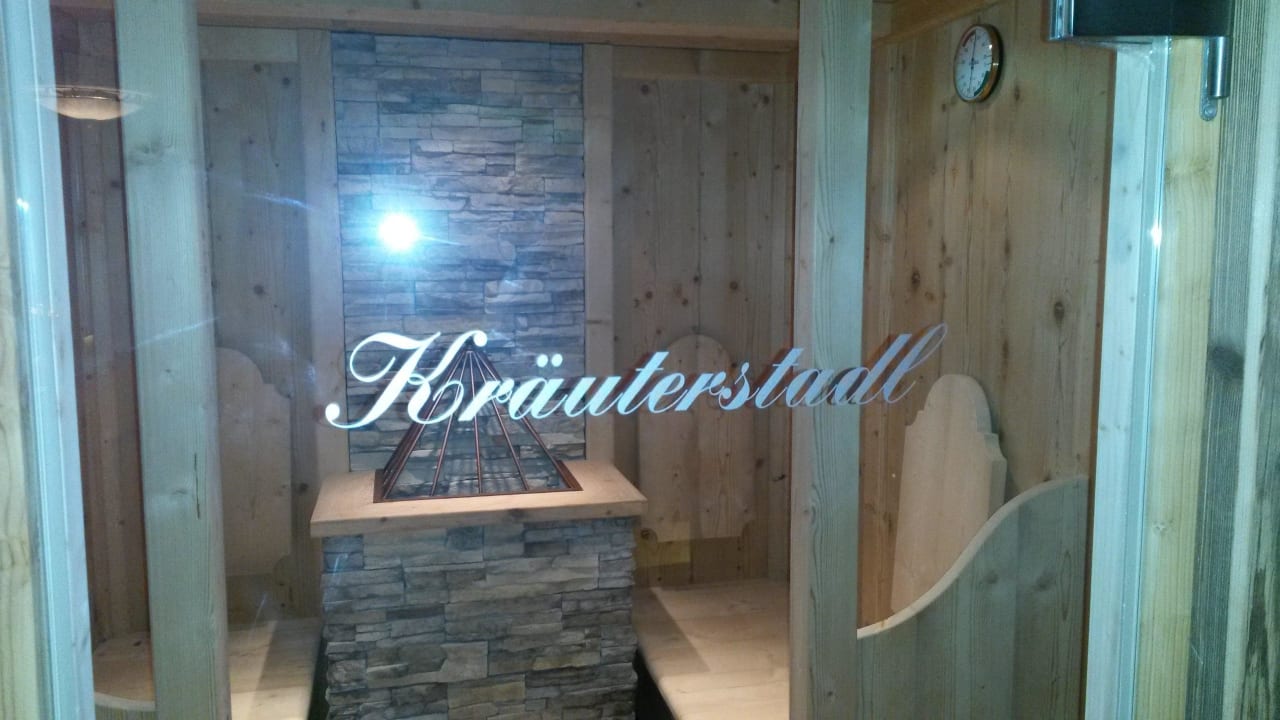 Kräuterstadl Sauna mit Kreuterdüfte Automat Aufguß Hotel Berghof