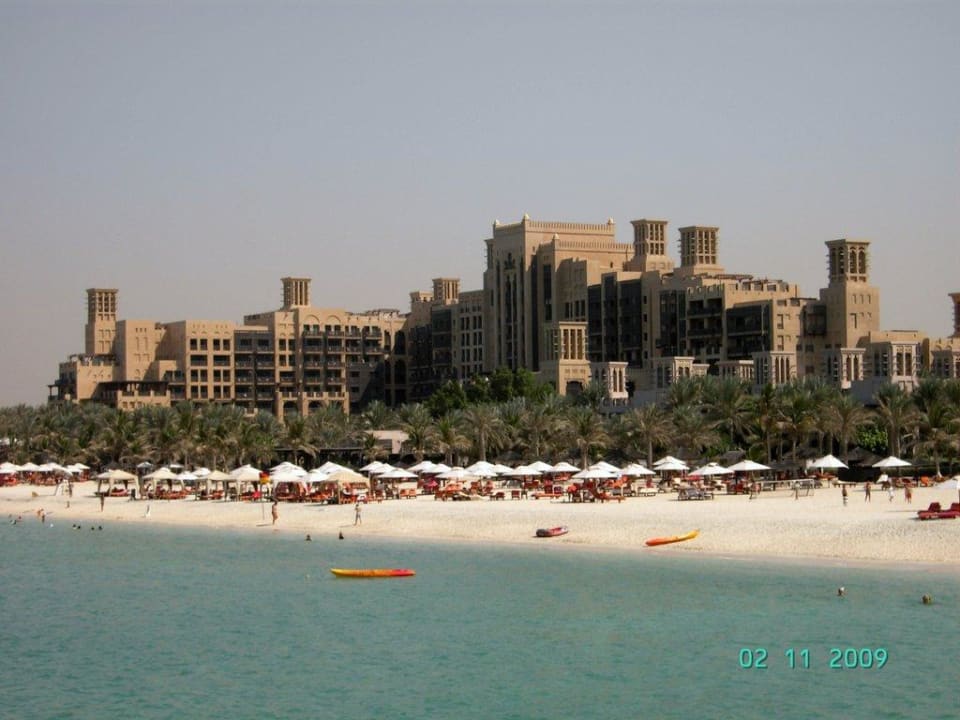 Außenansicht mit Strand Jumeirah Mina Al Salam