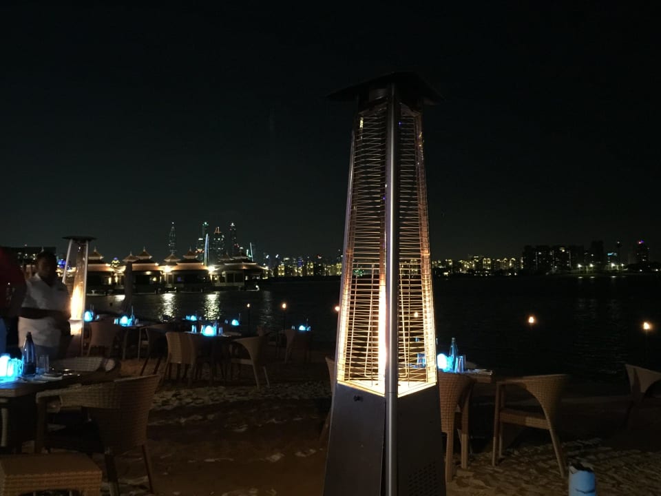 Abendessen am Strand Anantara The Palm Dubai Resort