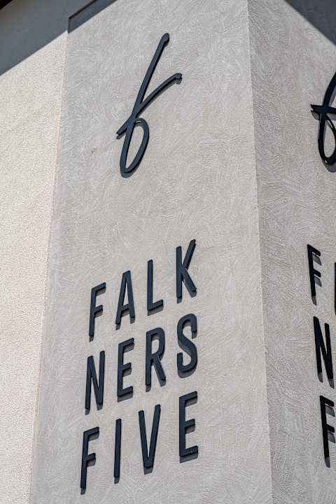 Außenansicht Falkners Five