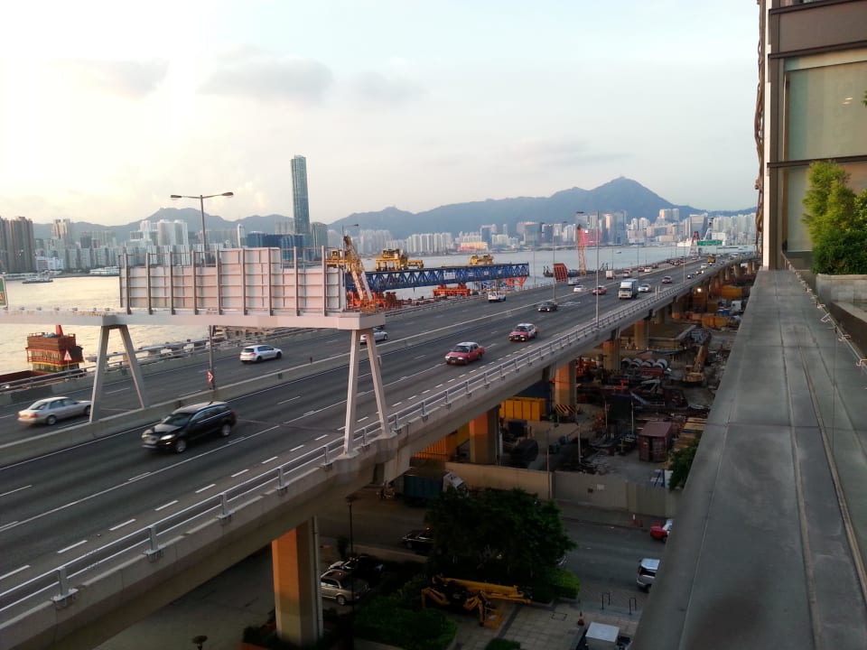 Blick vom Pool Hotel Harbour Grand Hong Kong