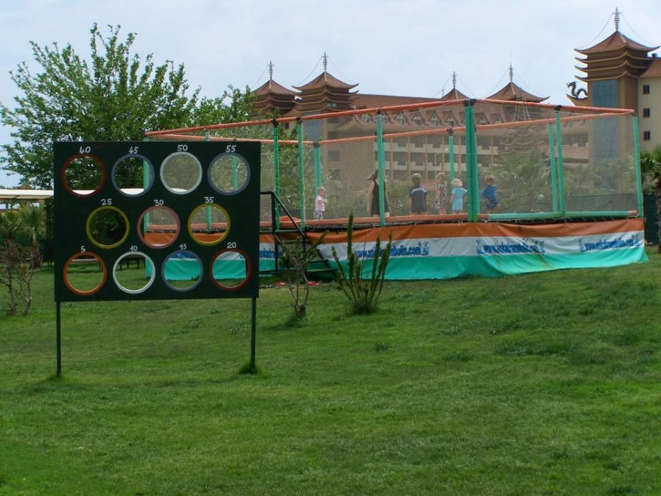 Garten mit Freizeitbeschäftigung für Groß und Klein Hane Family Resort