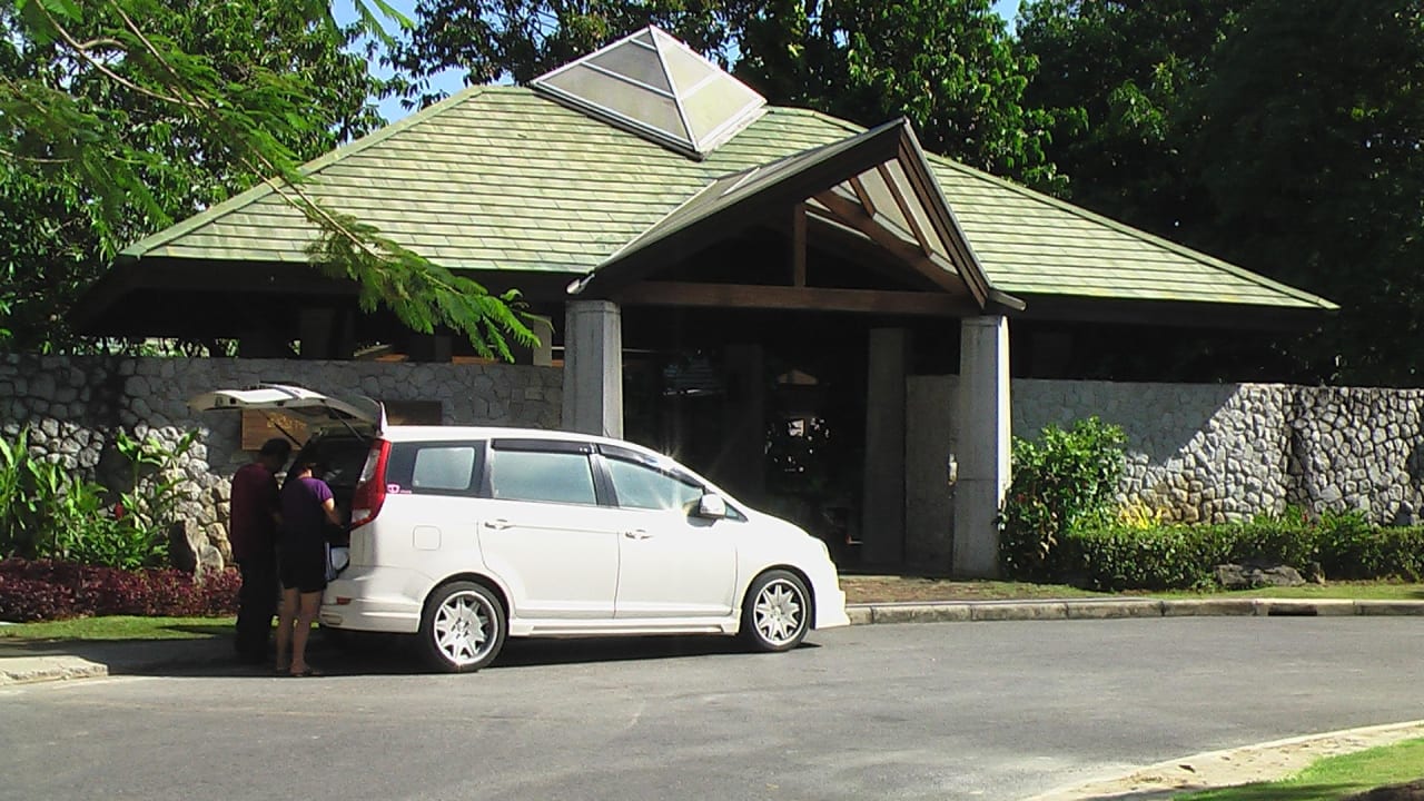 Hoteleingang Peace Laguna Resort and Spa