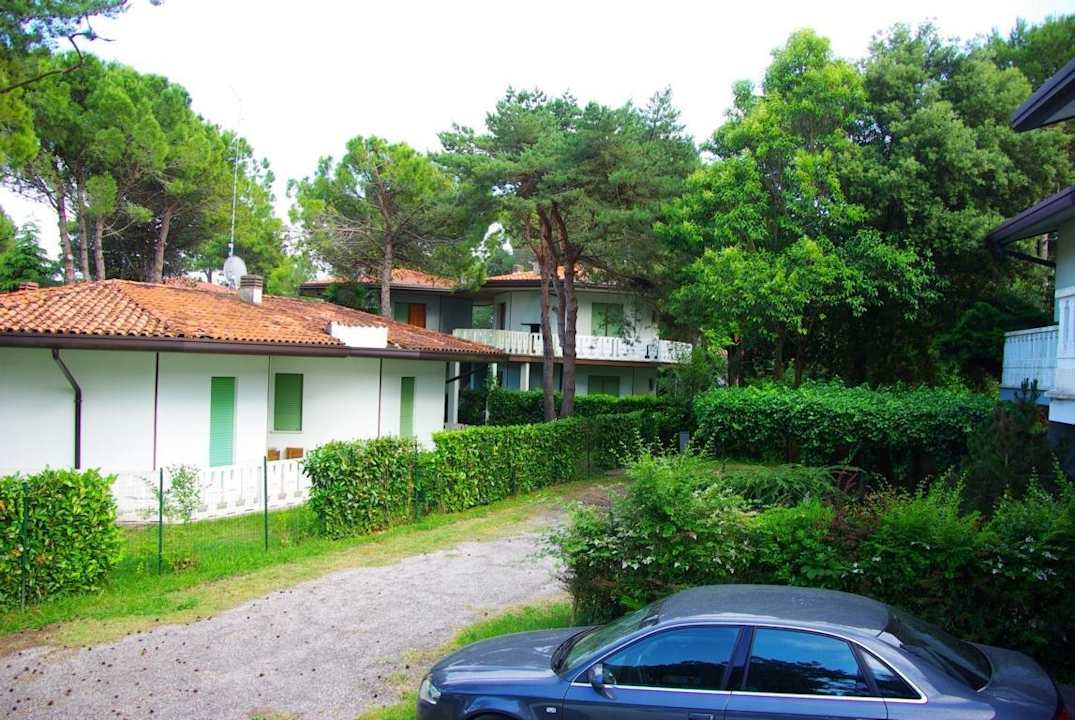 Zu den Nachbargrundstücke Villa Erica