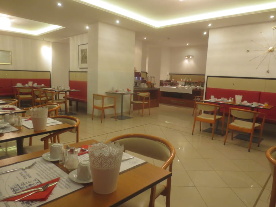 Gastro Carlton Opera Hotel