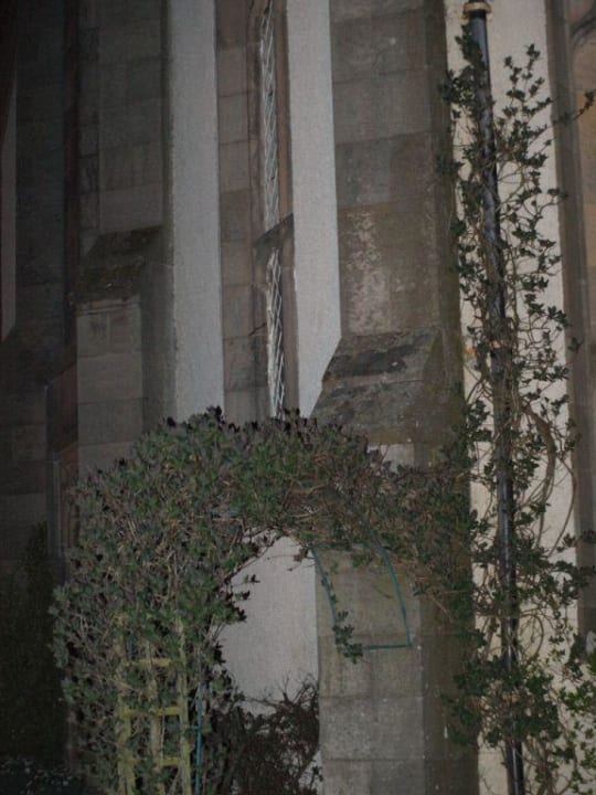 Seiteneingang The Old Church of Urquhart / Parrandier B&B