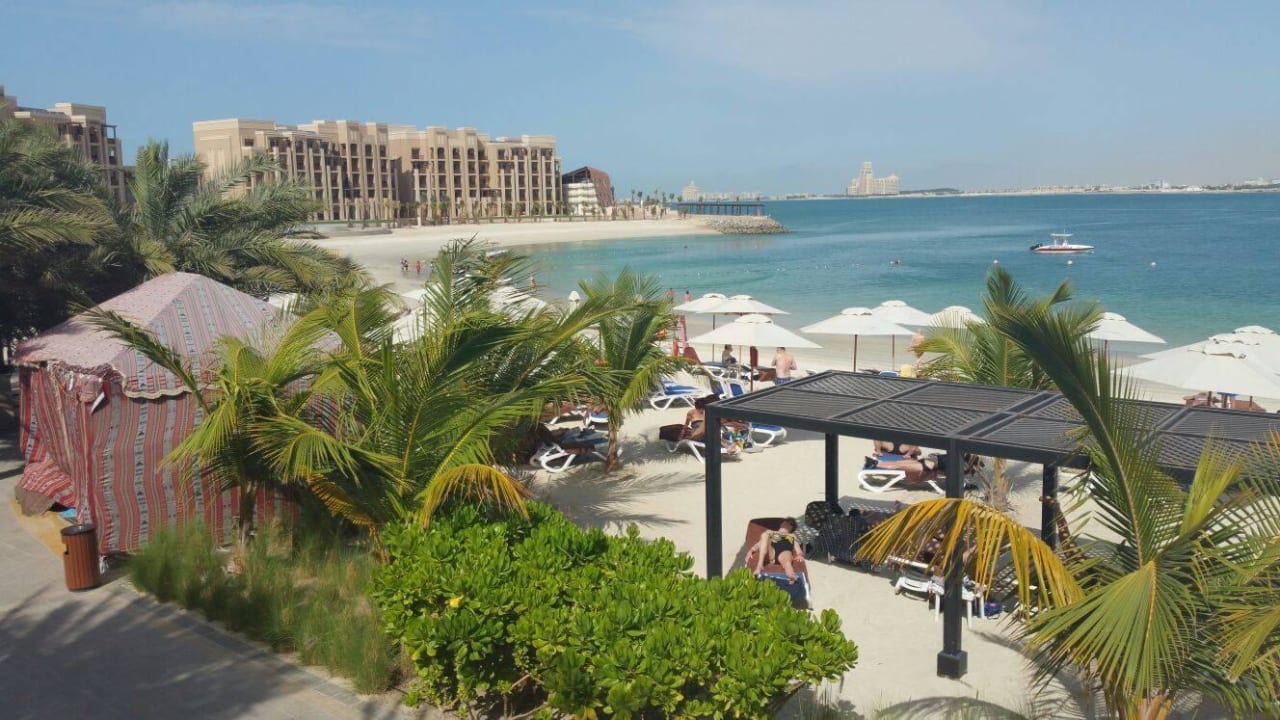 Blick zum Erweiterungsbau und Strand DoubleTree by Hilton Resort & Spa Marjan Island