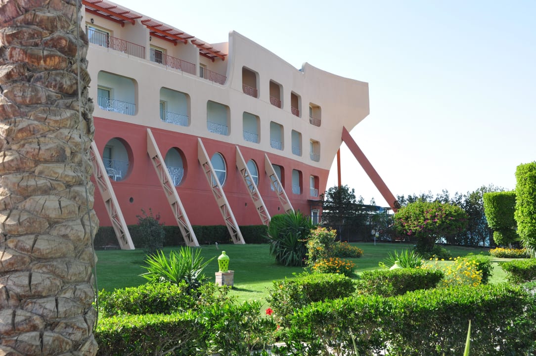 Rechte Aussenansicht von vorne Titanic Resort & Aqua Park