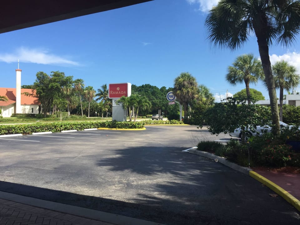 Aussen Hotel Ramada Inn of Naples