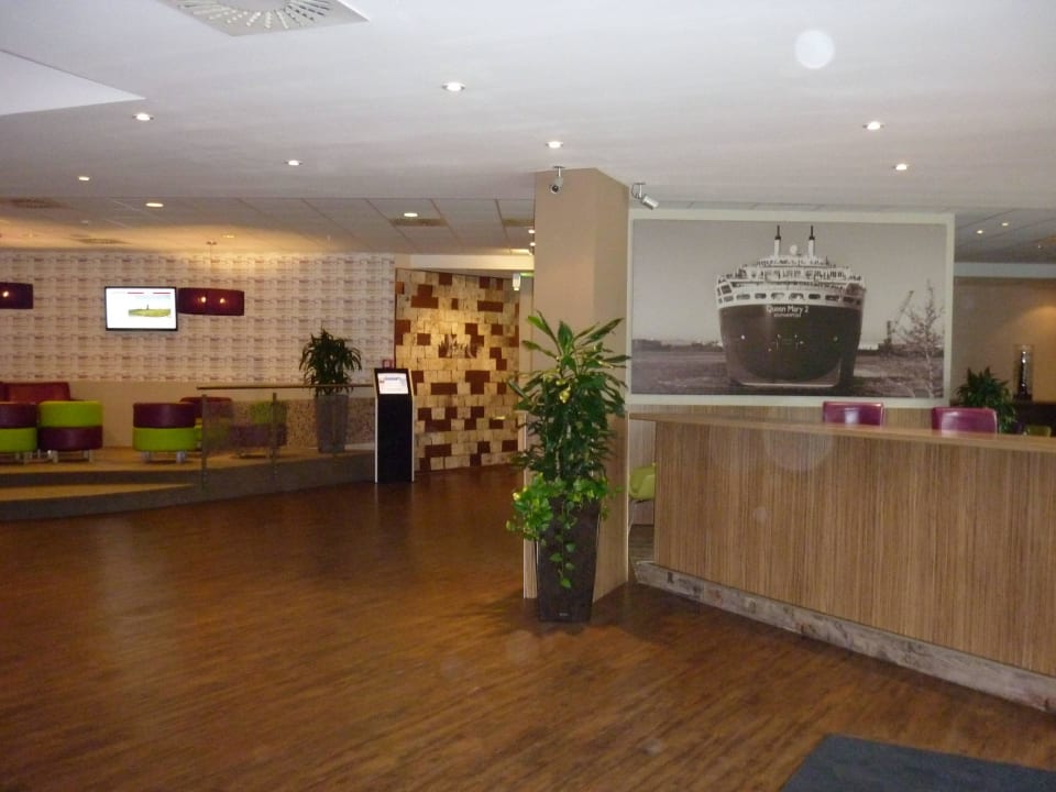 Lobby Mercure Hotel Hamburg am Volkspark