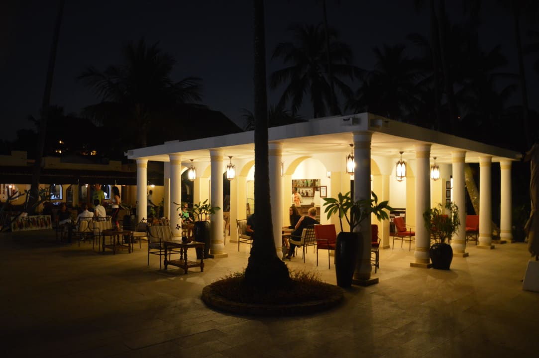 Poolbar am Abend TUI Blue Bahari Zanzibar