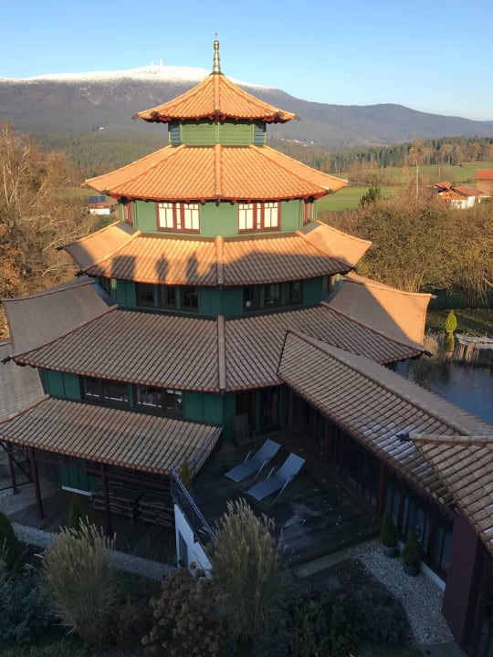 Blick auf die Wellness-Pagode Spirit & SPA Hotel Birkenhof am Elfenhain