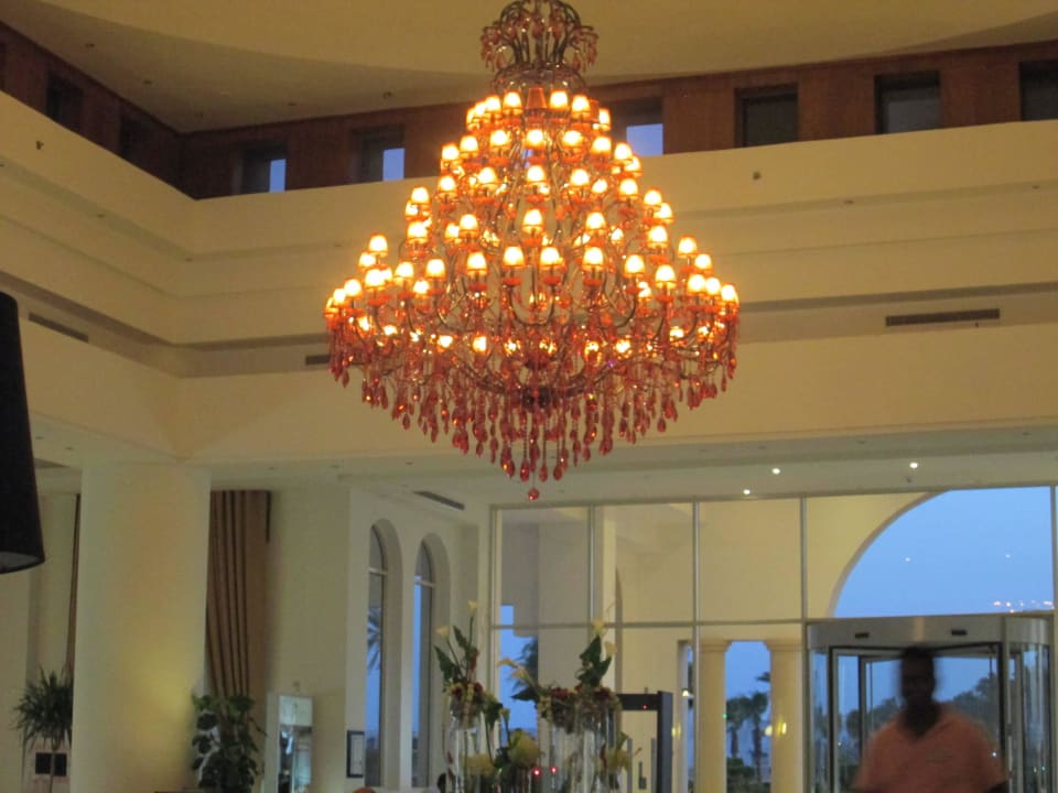 Kronleuchter in der Lobby Cleopatra Luxury Resort Makadi Bay