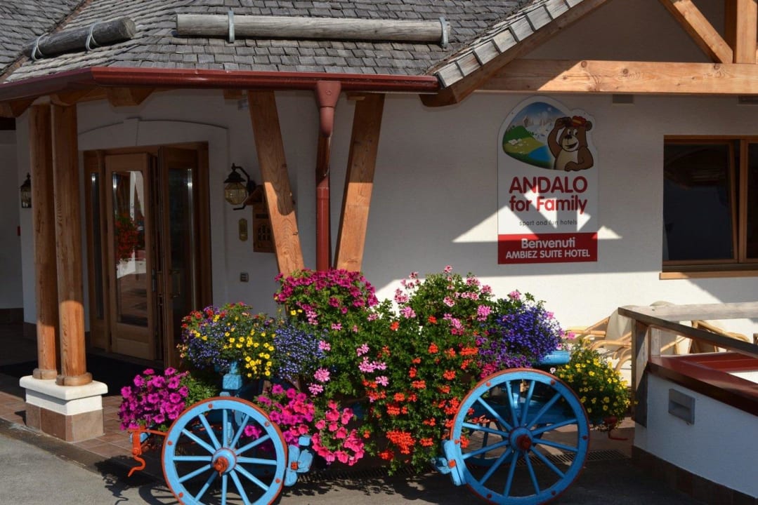 Insegna hotel Hotel Ambiez - Dolomiti Family Style