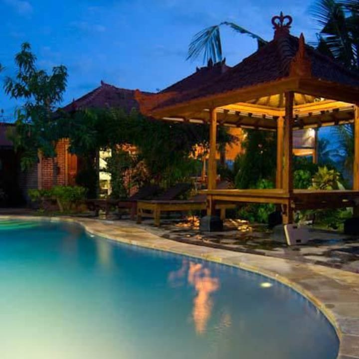 Night view Mumbul Guesthouse