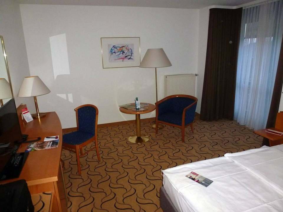 Geräumiges EZ 204 incl. 120 cm Bett H+ Hotel Limes Thermen Aalen