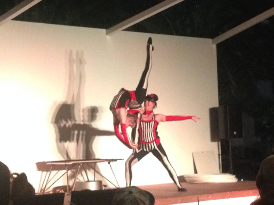 Abendprogramm (Akrobatik) Servatur Playa Bonita