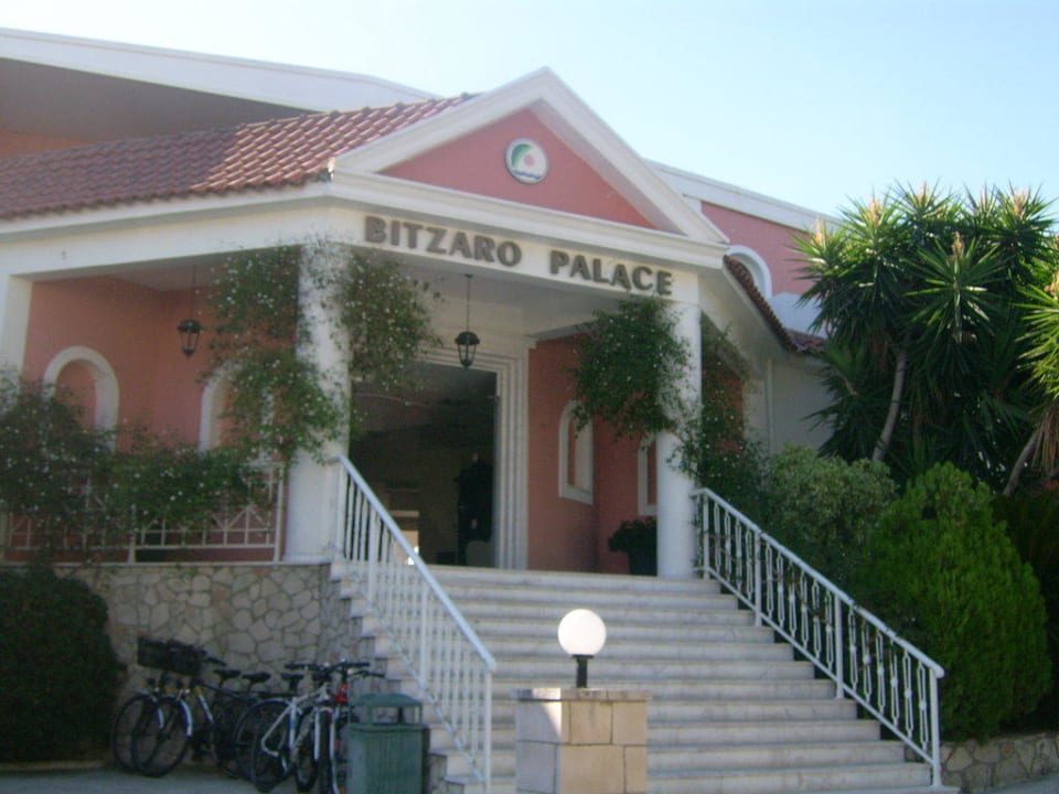 Haupteingang Hotel Bitzaro Palace