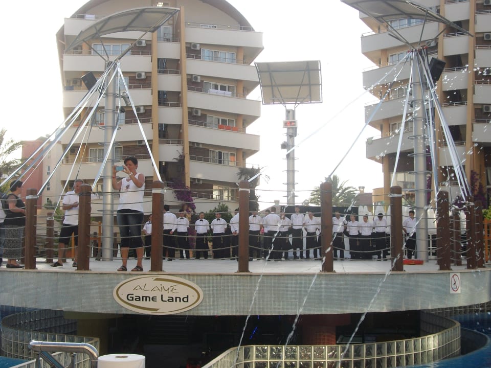 Die Kellner, für die neuen Fotos Alaiye Resort & Spa