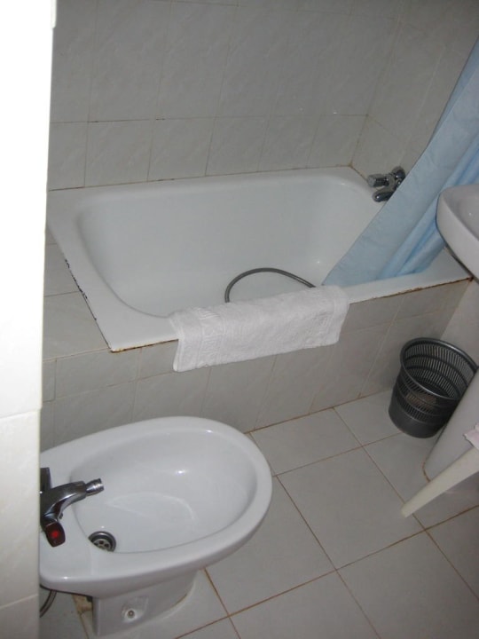 Bad mit BD, Wanne mit Dusche Hotel Vogamari