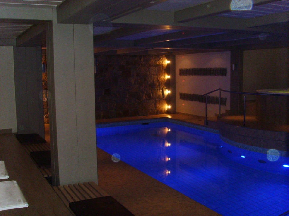Pool mit Whirlpool seitlich Hotel Ritter Durbach