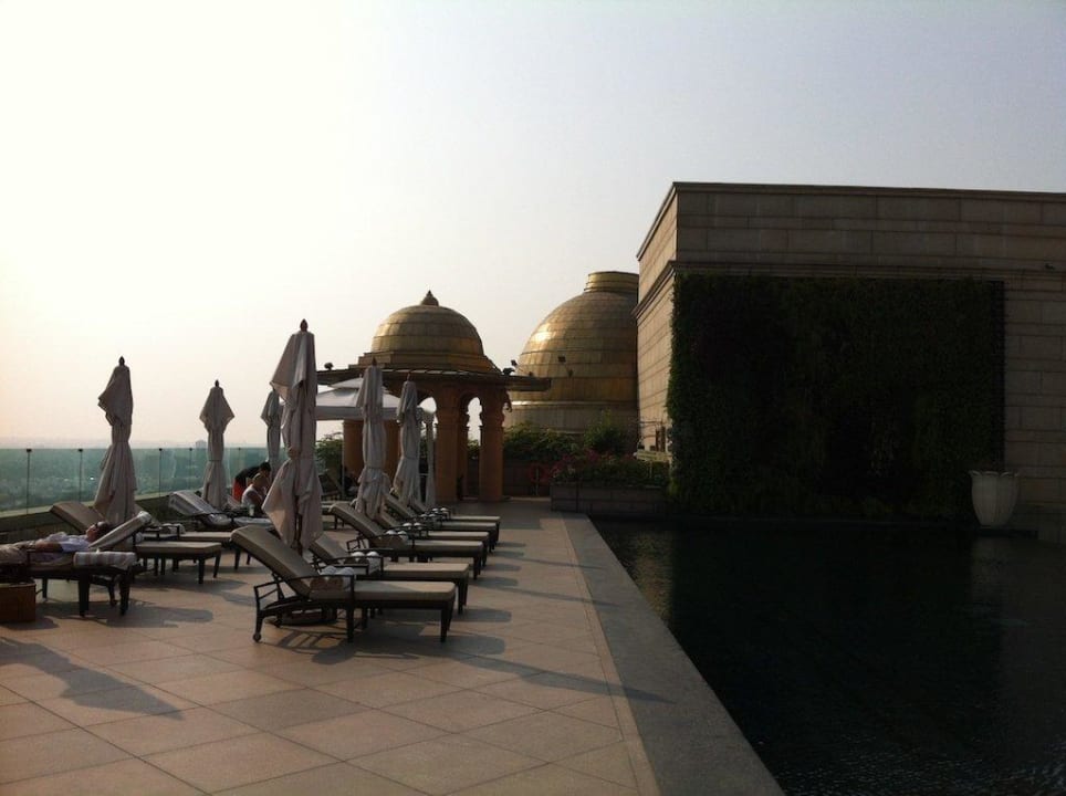 Pool auf der Dachterrasse The Leela Palace New Delhi