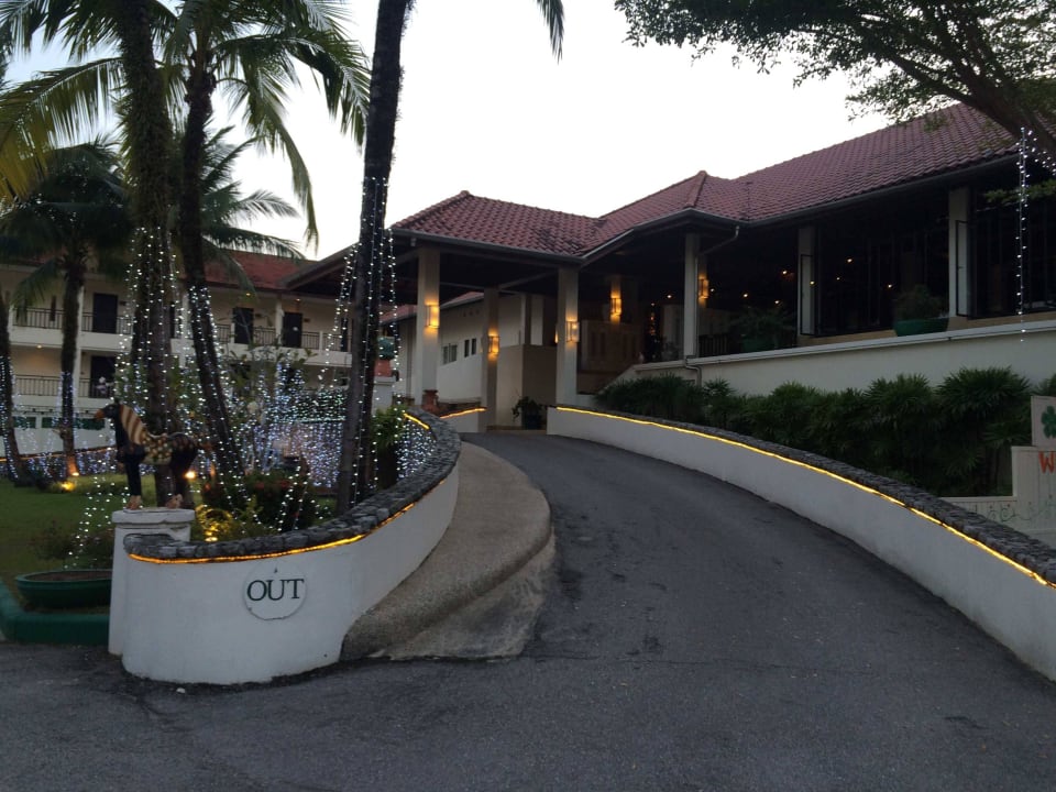 Auffahrt zum Hoteleingang The Briza Beach Resort Khaolak