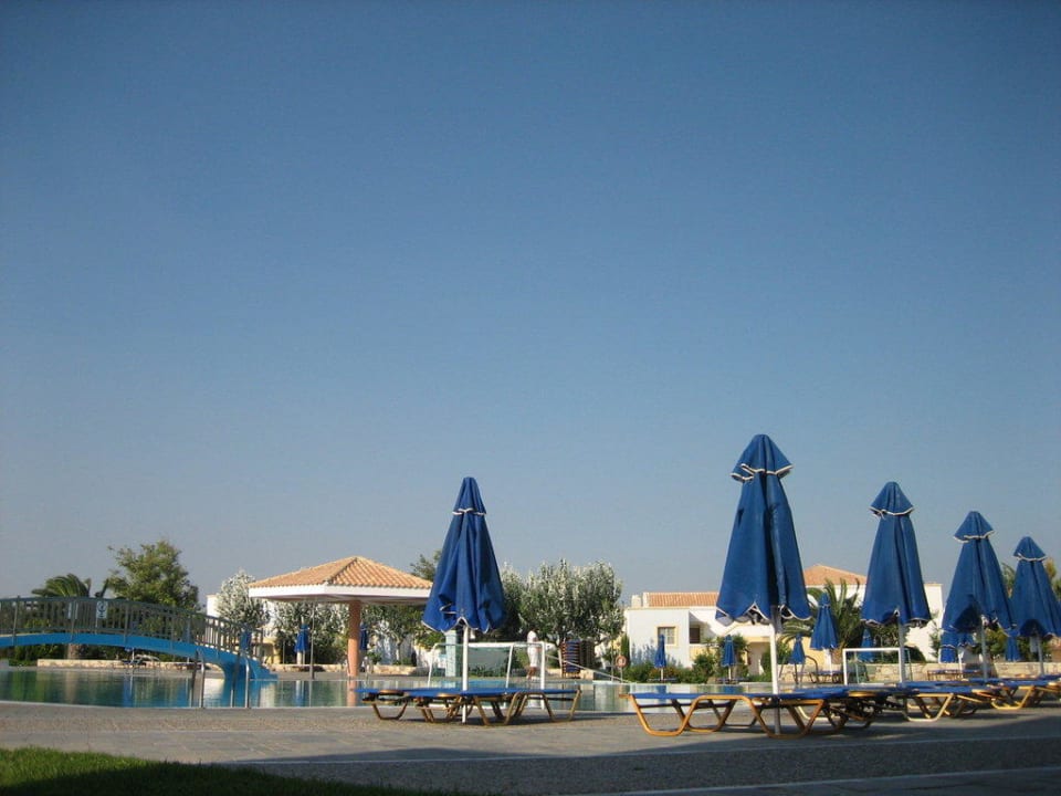 Blick zum Pool Neptune Luxury Resort