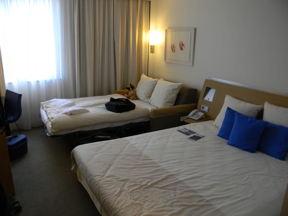 Doppelbett und Sofa als Kinderbett Novotel Nürnberg am Messezentrum