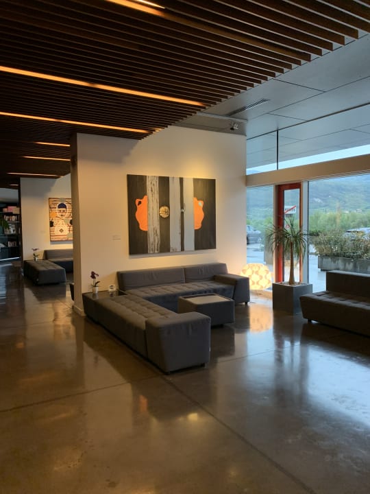 Lobby Mercure Nerocubo Rovereto