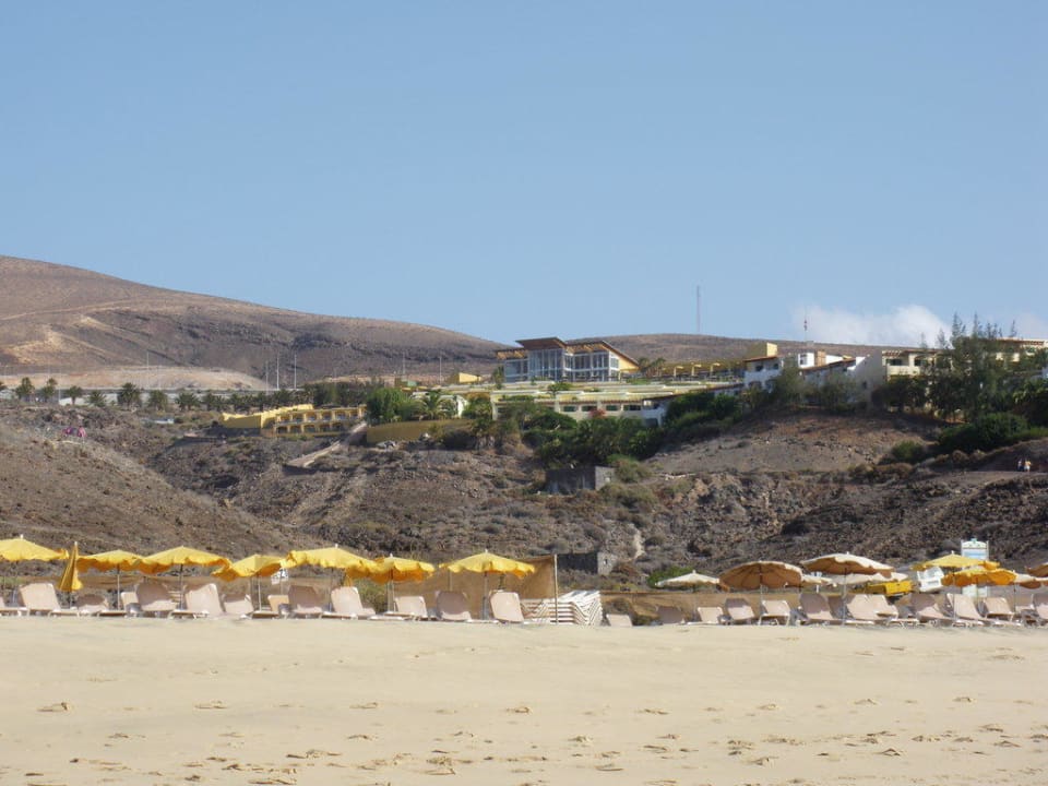 Aussicht vom Strand zum Hotel AluaVillage Fuerteventura