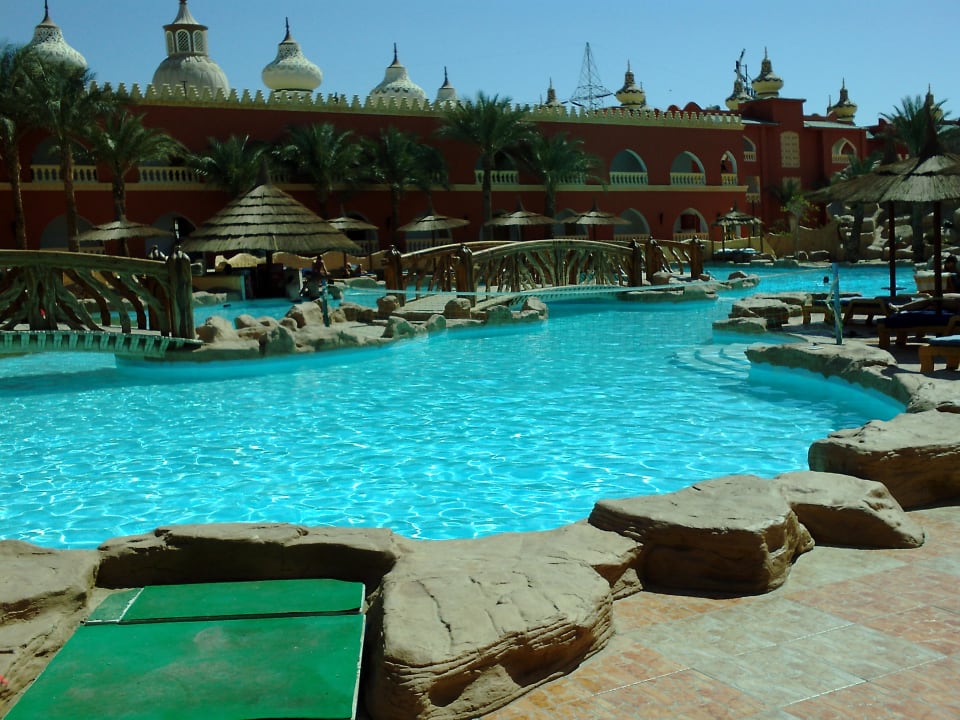 Blick in den Haupt-Pool Pickalbatros Alf Leila Wa Leila Resort - Neverland Hurghada