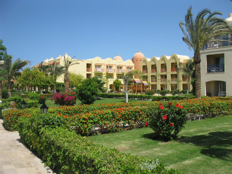 Die Gartenanlage des Hotels Titanic Beach Spa & Aqua Park