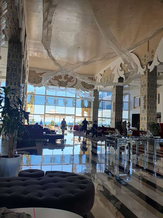 Lobby Azura Deluxe Resort & Spa Hotel