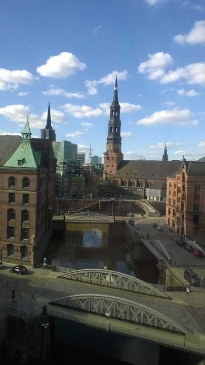 Ausblick AMERON Hamburg Hotel Speicherstadt