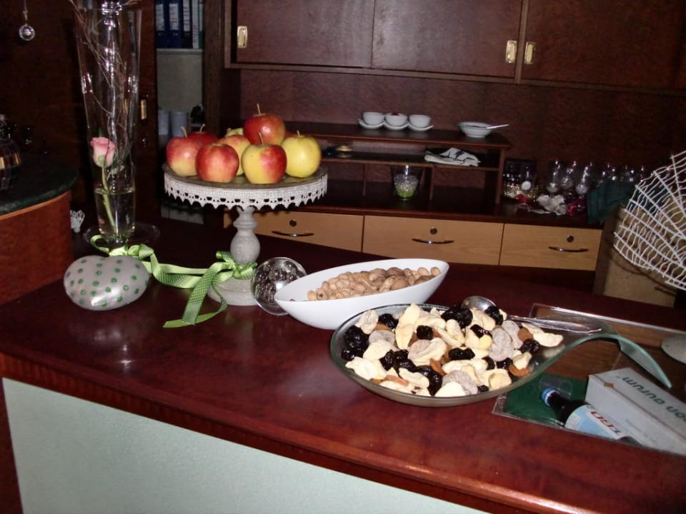 Nüsse und Obst im Saunabereich Spirit & SPA Hotel Birkenhof am Elfenhain
