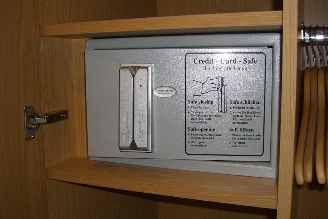 Safe mit Magnetkartenbedienung, im Kleiderschrank Hotel Novotel Karlsruhe City