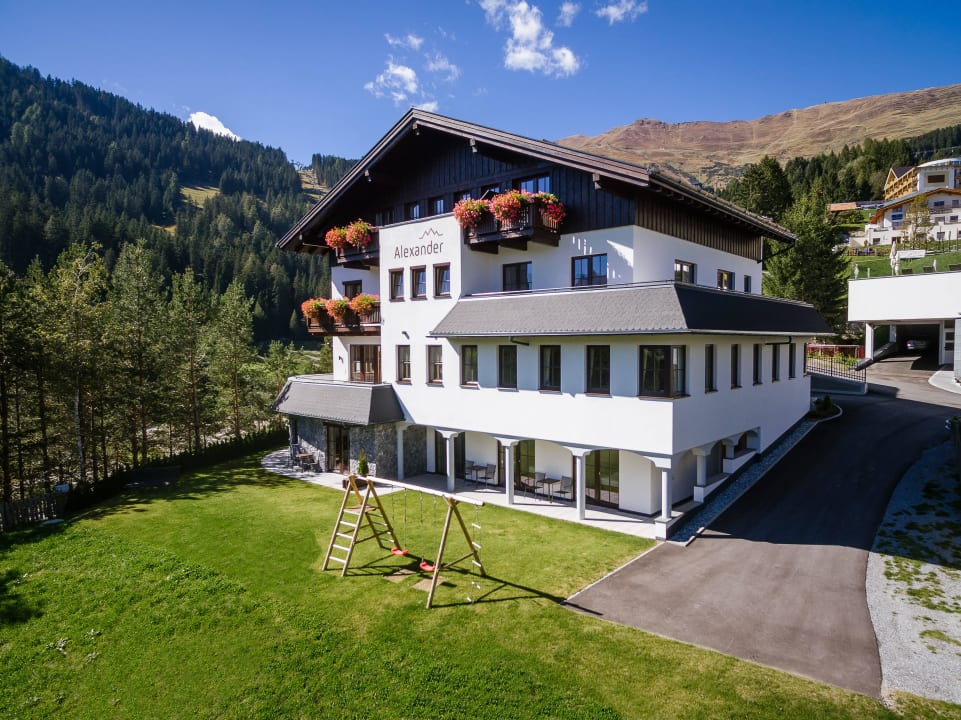 Aussen Sommer Appartementhaus Alexander